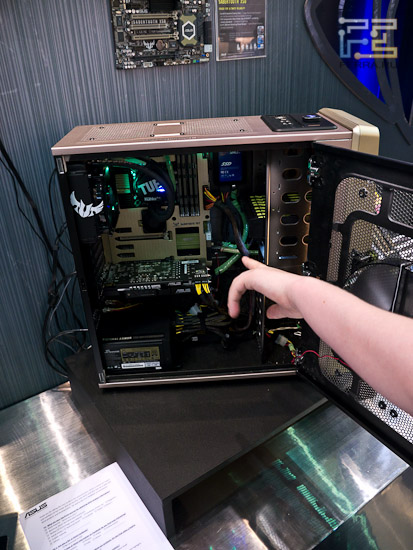 Asus Sabertooth тепловая защита разных цветов