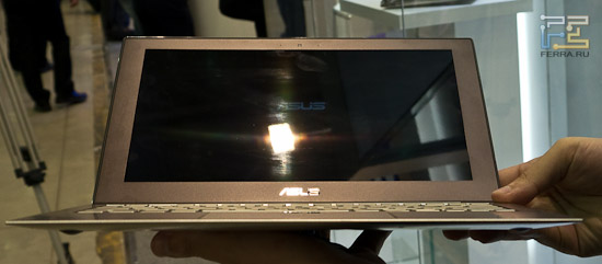 Asus UX вид спереди