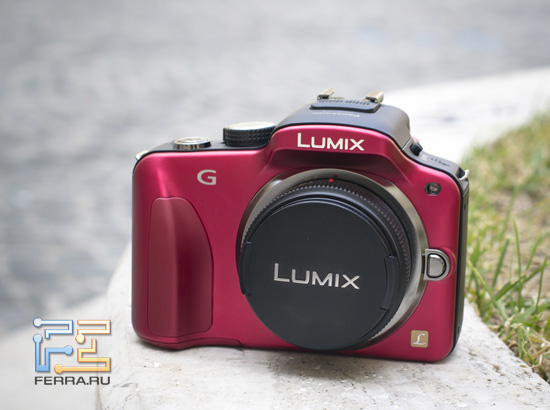Красный Panasonic Lumix G3 с объективом 14/2.5