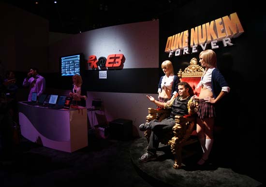 E3 2011 своим присутствием почтил и Дюк Нюкем - делать ему это, впрочем, не впервой