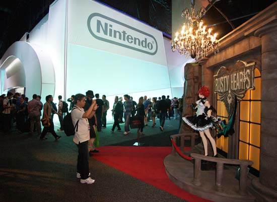 Порой казалось, что платформодержатели на E3 2011 пытались перещеголять друг друга исключительно размерами своих логотипов