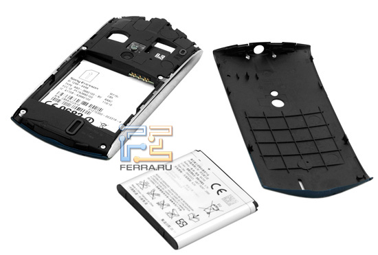 Sony Ericsson Xperia Neo без задней крышки и аккумулятора