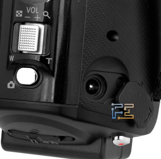 Разъем для подключения внешнего питания на корпусе видеокамеры Panasonic HDC-SD800