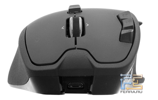 Передний торец Logitech Gaming Mouse G700 и разъем micro-USB