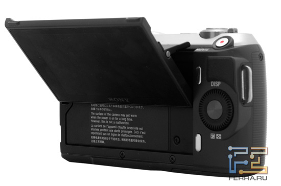 Sony NEX-C3 оснащена наклоняемым экраном высокого разрешения