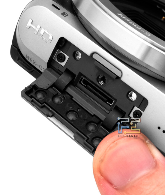 Специальный разъем Sony NEX-C3 предназначен для подключения вспышки и аксессуаров
