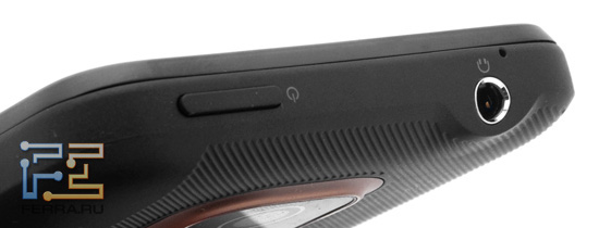 Верхний торец корпуса HTC Evo 3D - кнопка питания и гарнитурный разъем
