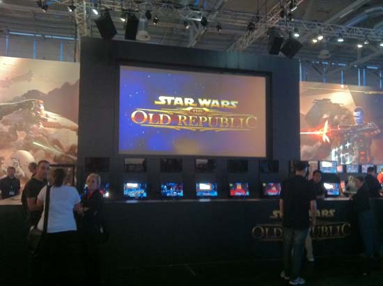 Редкий кадр один из тех моментов GamesCom 2011, когда народа возле стенда Star Wars: The Old Republic не так уж много