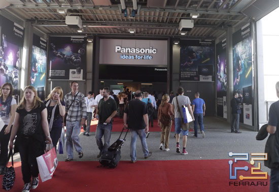 Вход в павильон компании Panasonic на выставке IFA 2011