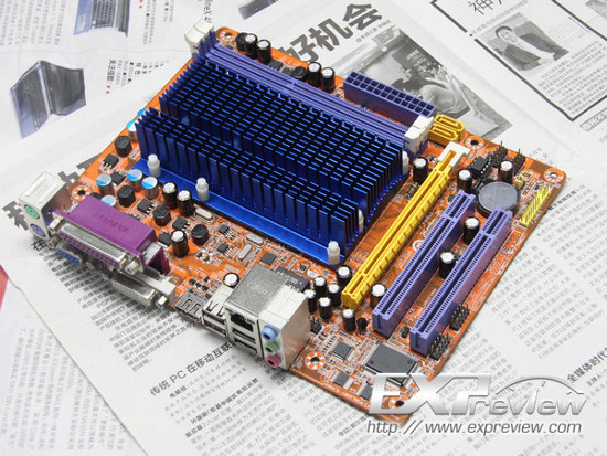 Micro-ATX плата Soyo