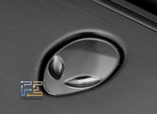 Логотип Alienware на Dell Alienware M17x R3