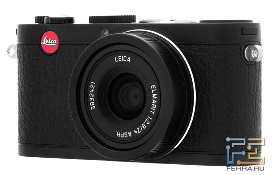 Leica X1: вид спереди