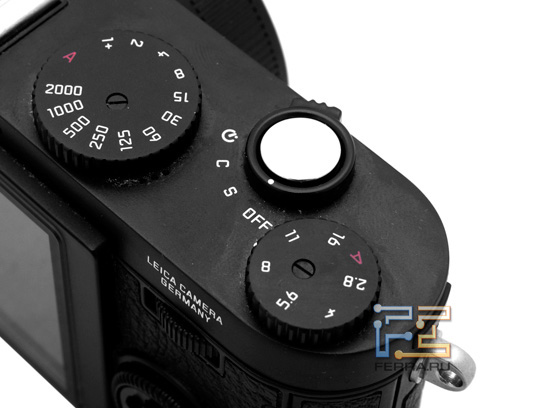 Leica X1: кнопка включения