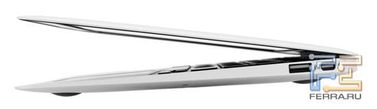 Apple MacBook Air 11,6. Вид сбоку