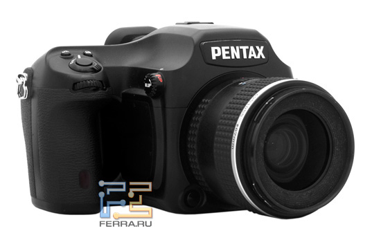 Pentax 645D - вид спереди
