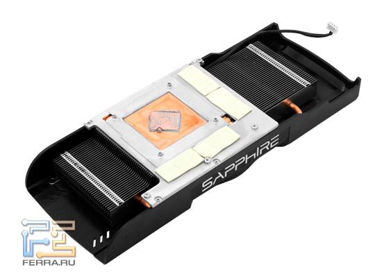 Демонтированная система охлаждения видеокарты Sapphire Radeon HD 6950 FleX