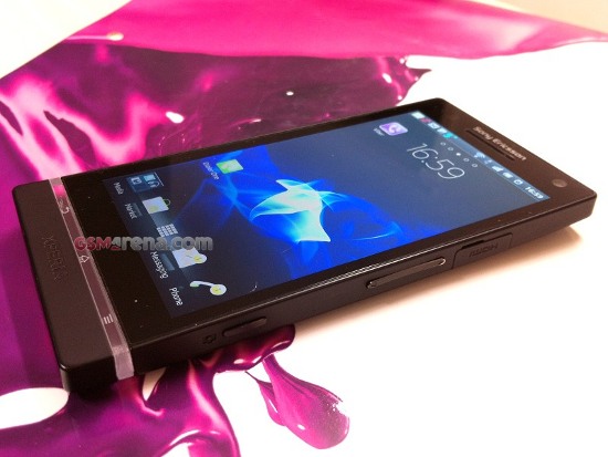 Будущий флагман Sony Ericsson Xperia Arc HD на новых фото и в подробностях