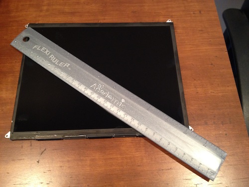 iPad 3 и линейка