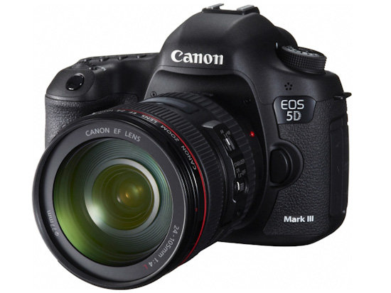 Canon EOS 5D Mark III: вид спереди