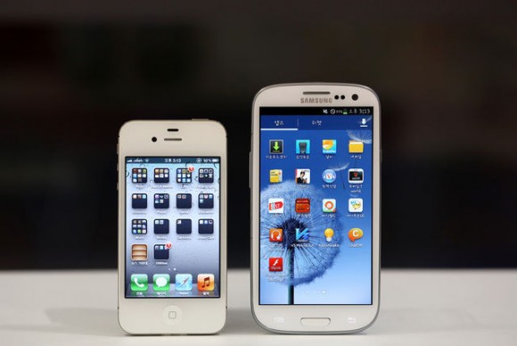 iPhone 4S  Samsung Galaxy S III,   