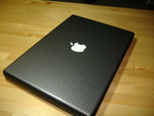 MacBook Pro со стикером