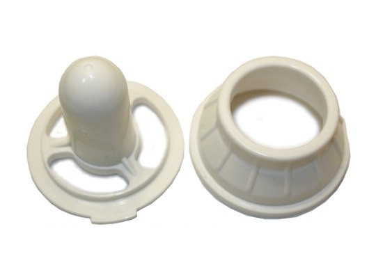 Они делают в колбасках полости для начинки