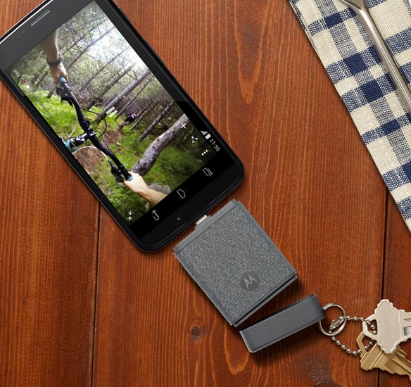 IFA 2014: Motorola ��������� ����������� ��������� Moto Hint � ����������� Power Pack Micro