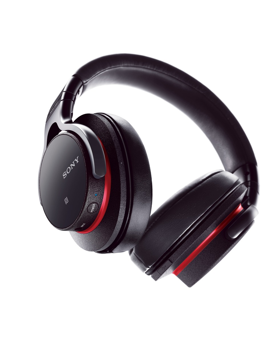 ����������� Bluetooth-�������� Sony MDR-1ABT ������������ � ������