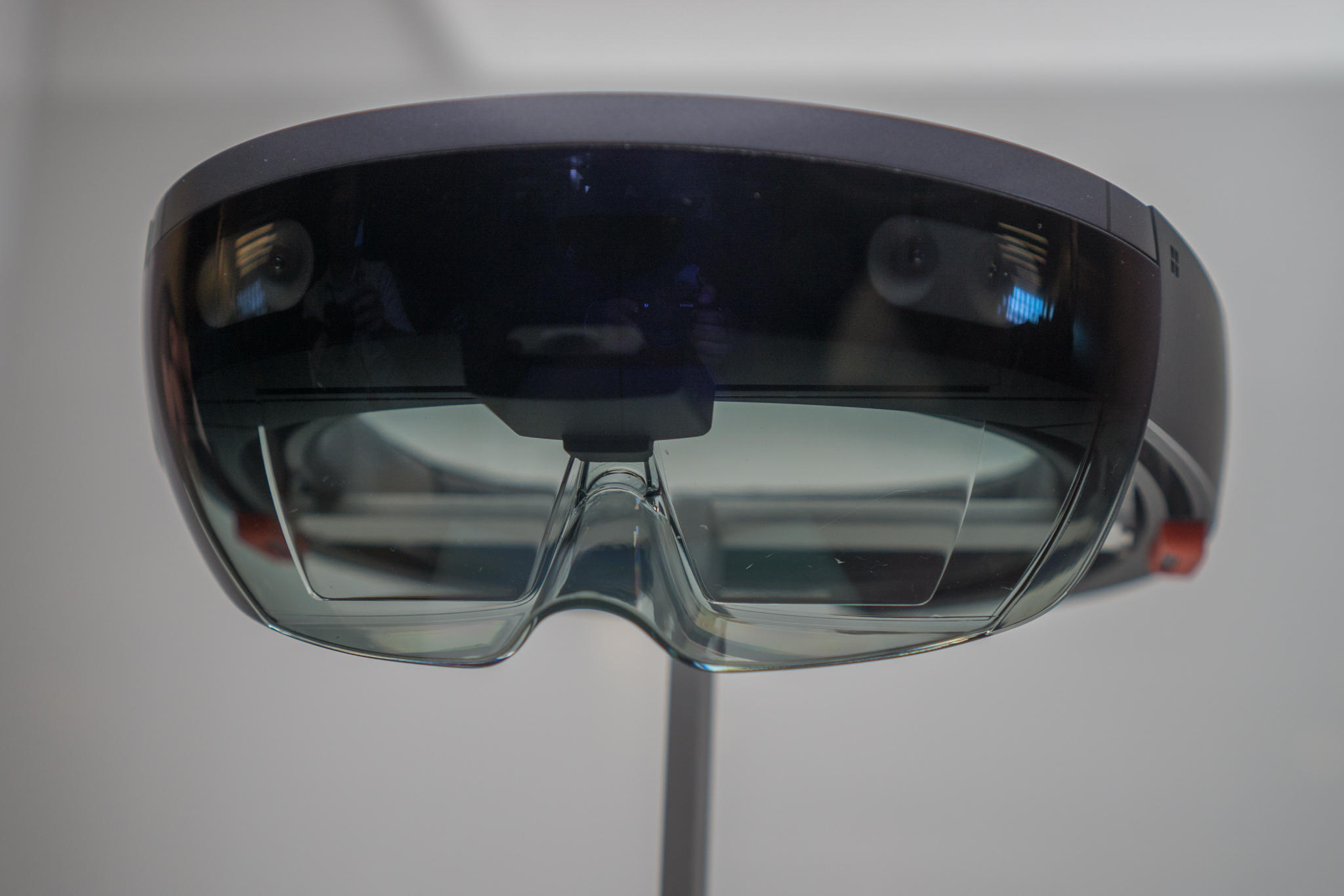 ASUS готовит свою версию Microsoft HoloLens