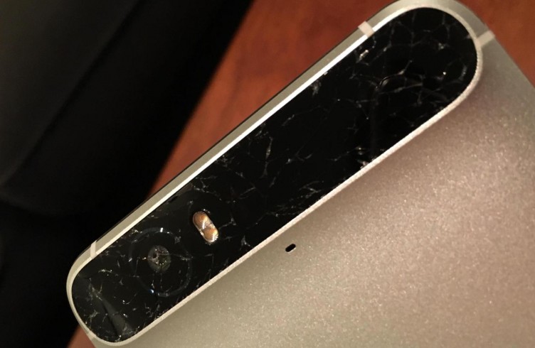 Пользователи Nexus 6P жалуются на потрескавшиеся стекла
