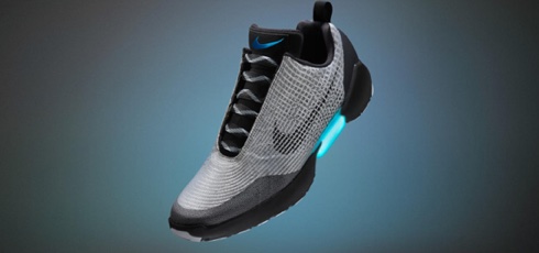 Nike представила самозашнуровывающиеся кроссовки