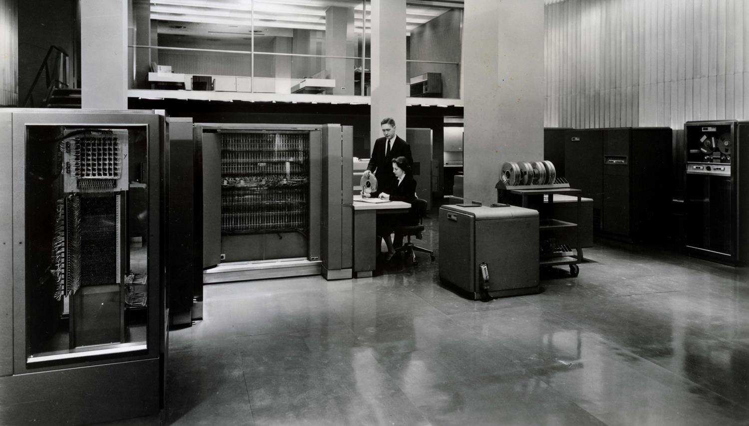 19 апреля в истории: закон Мура, первая программа на Фортране и запуск первой космической станции