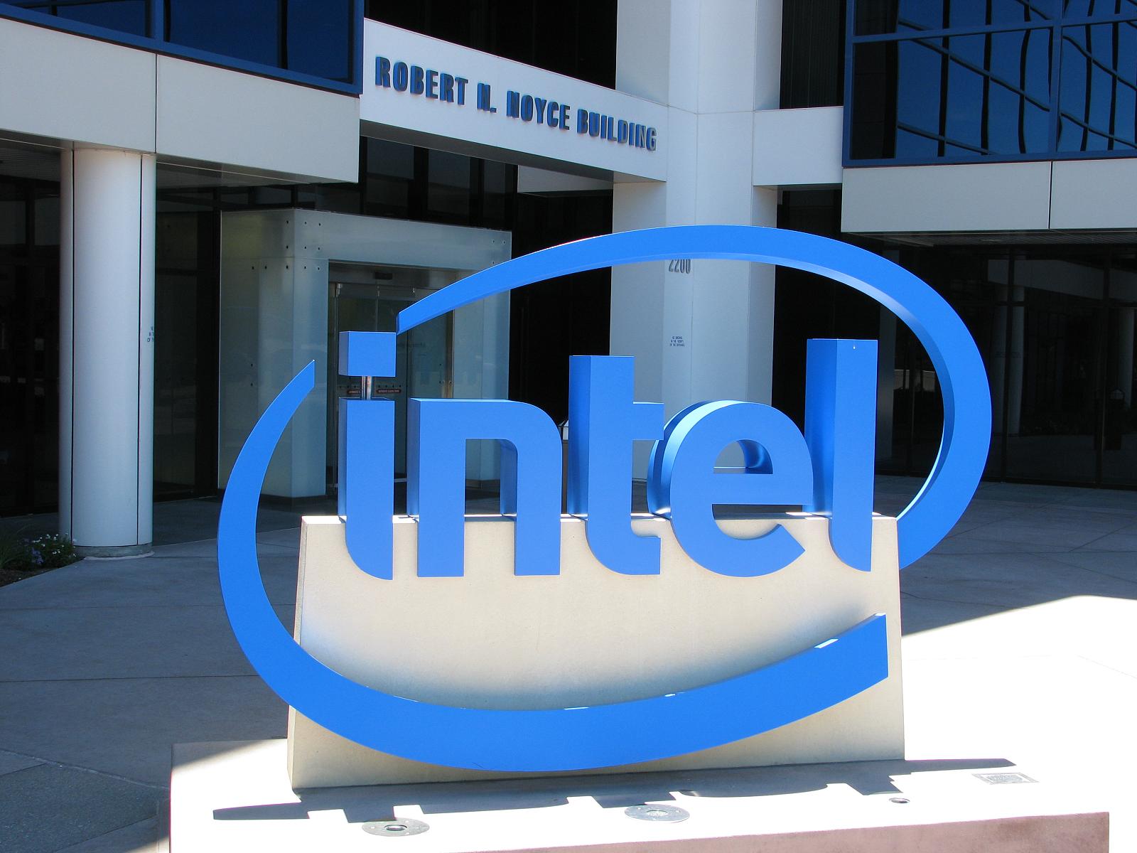 Цифра дня: Сколько сотрудников увольняет Intel из-за спада на рынке ПК? 