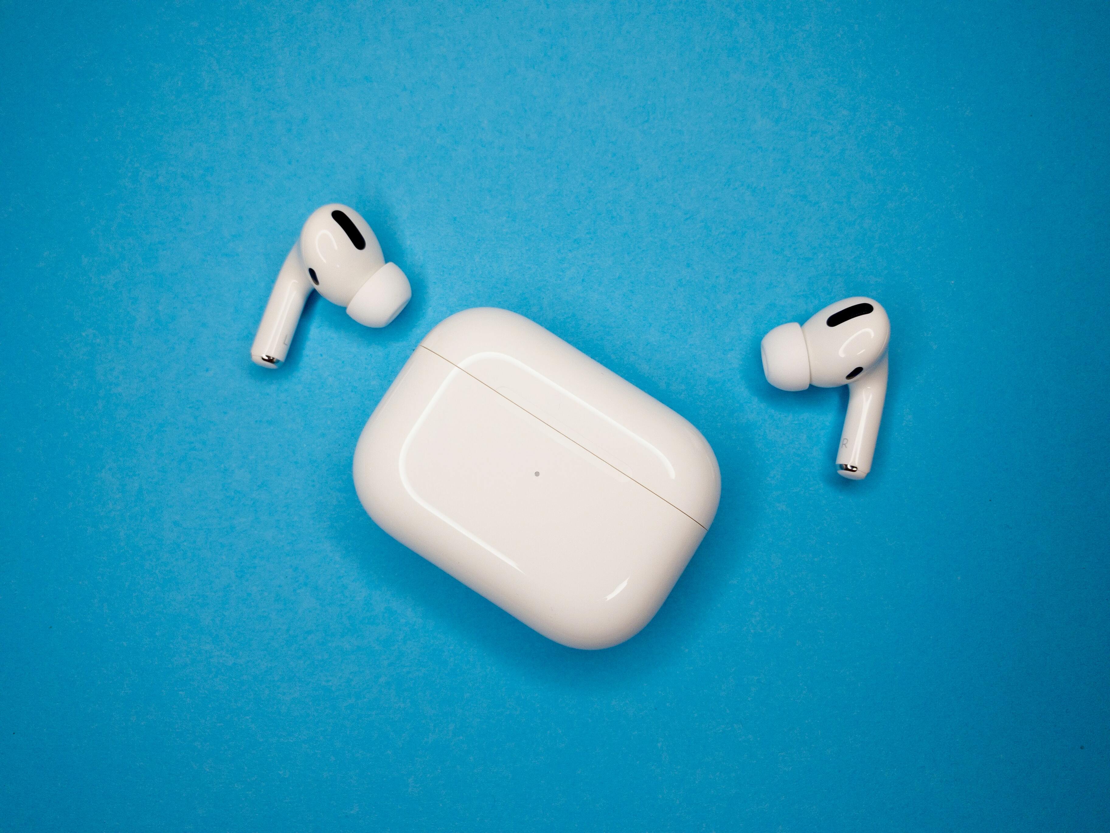 Apple    AirPods,    
