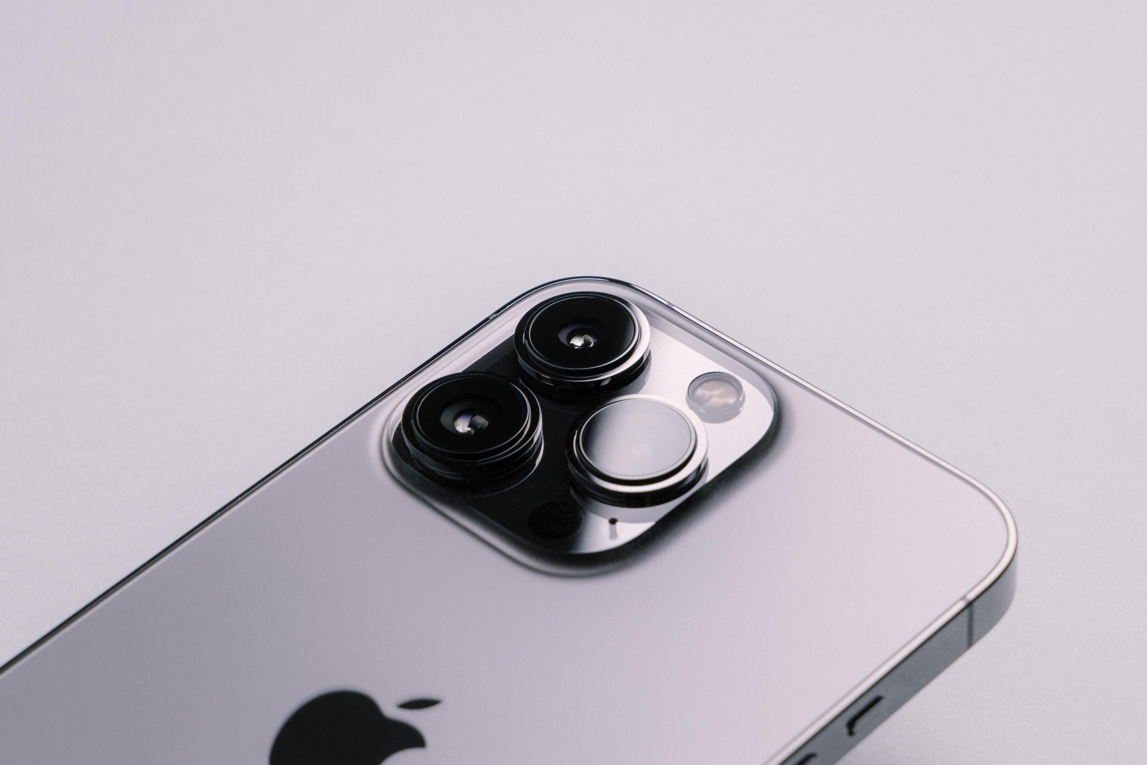 iPhone 13 Pro  Oppo Find X5 Pro:   ?