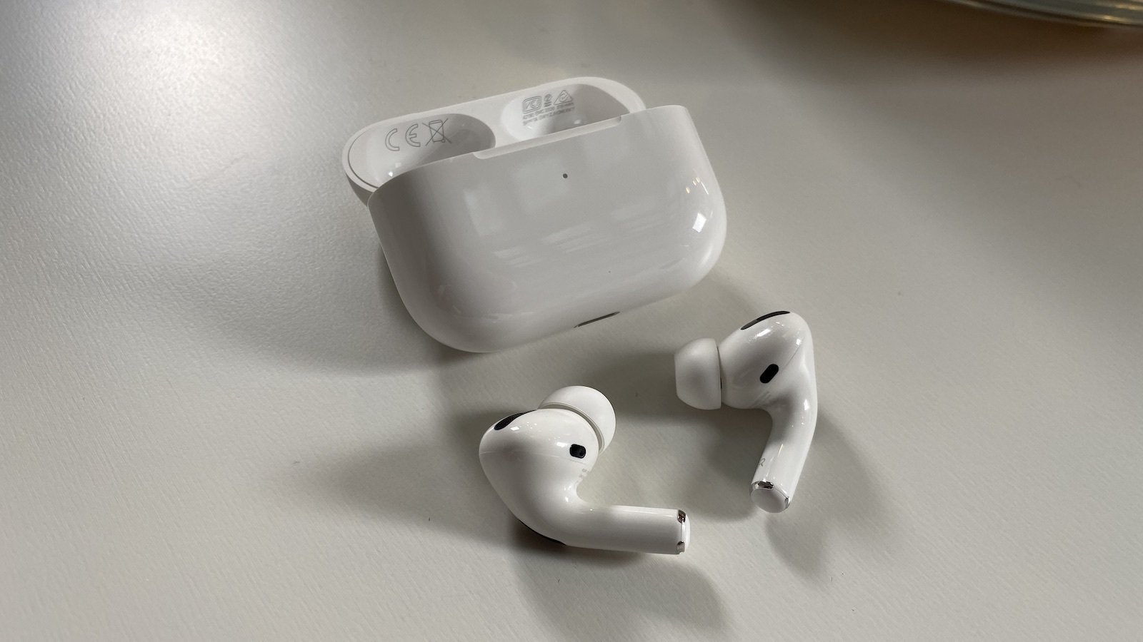  ,  Apple    AirPods Pro 2   