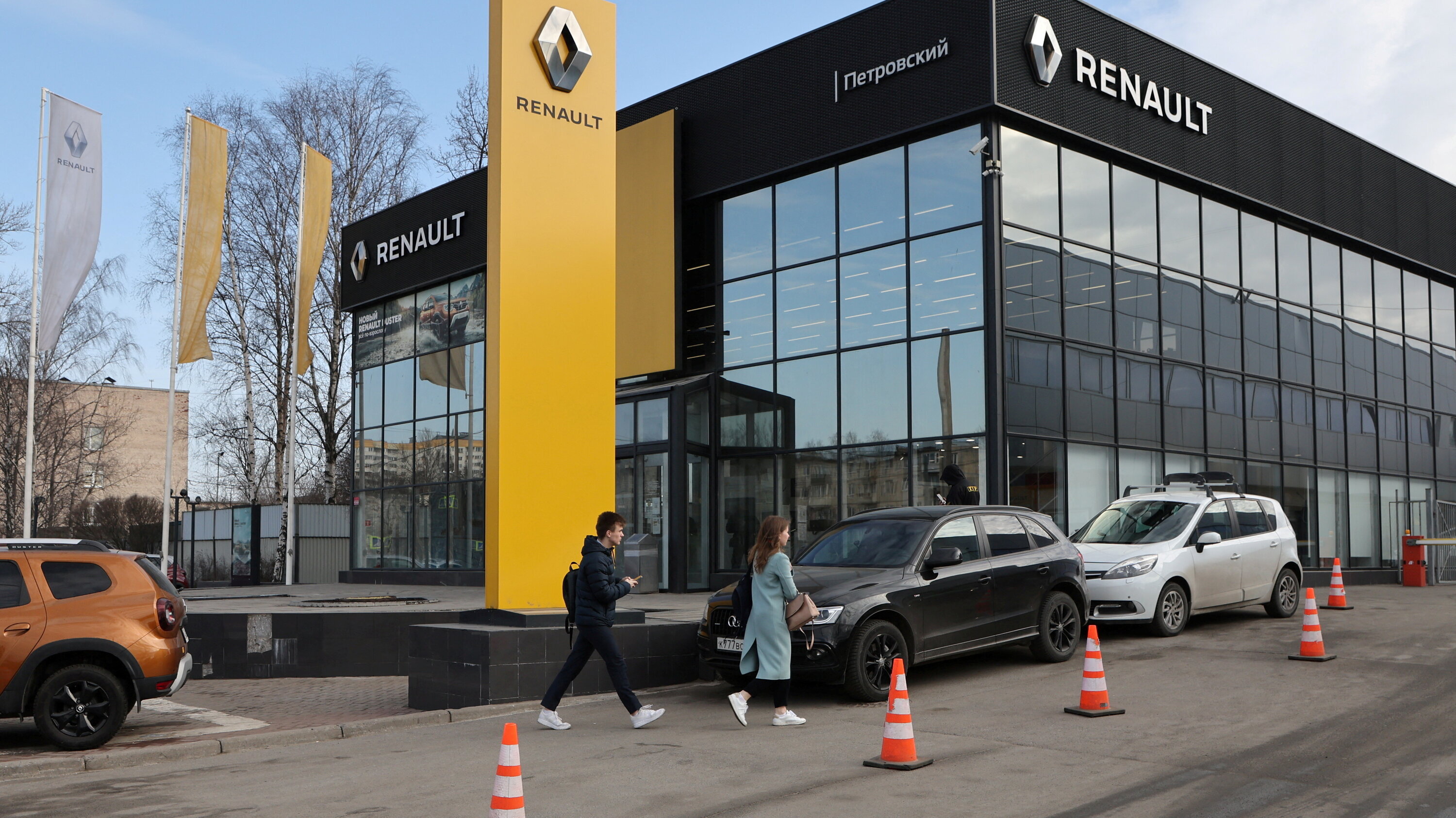   : Renault    -    