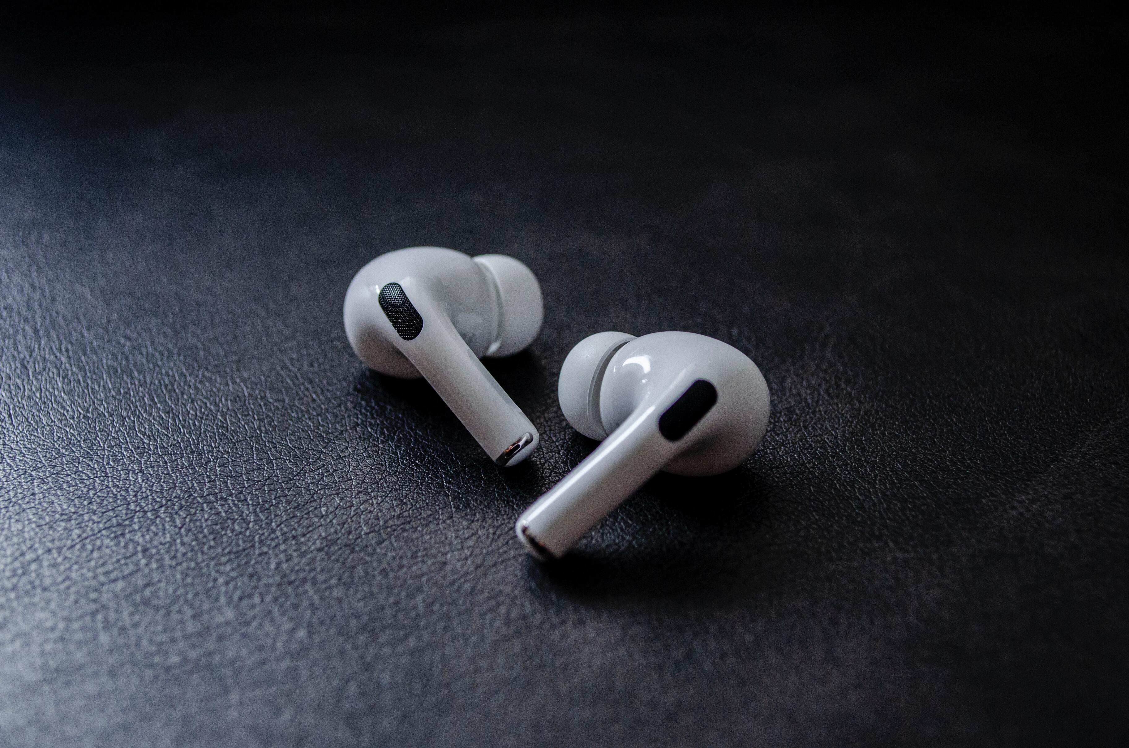   Apple AirPods Pro 2    iPhone 14