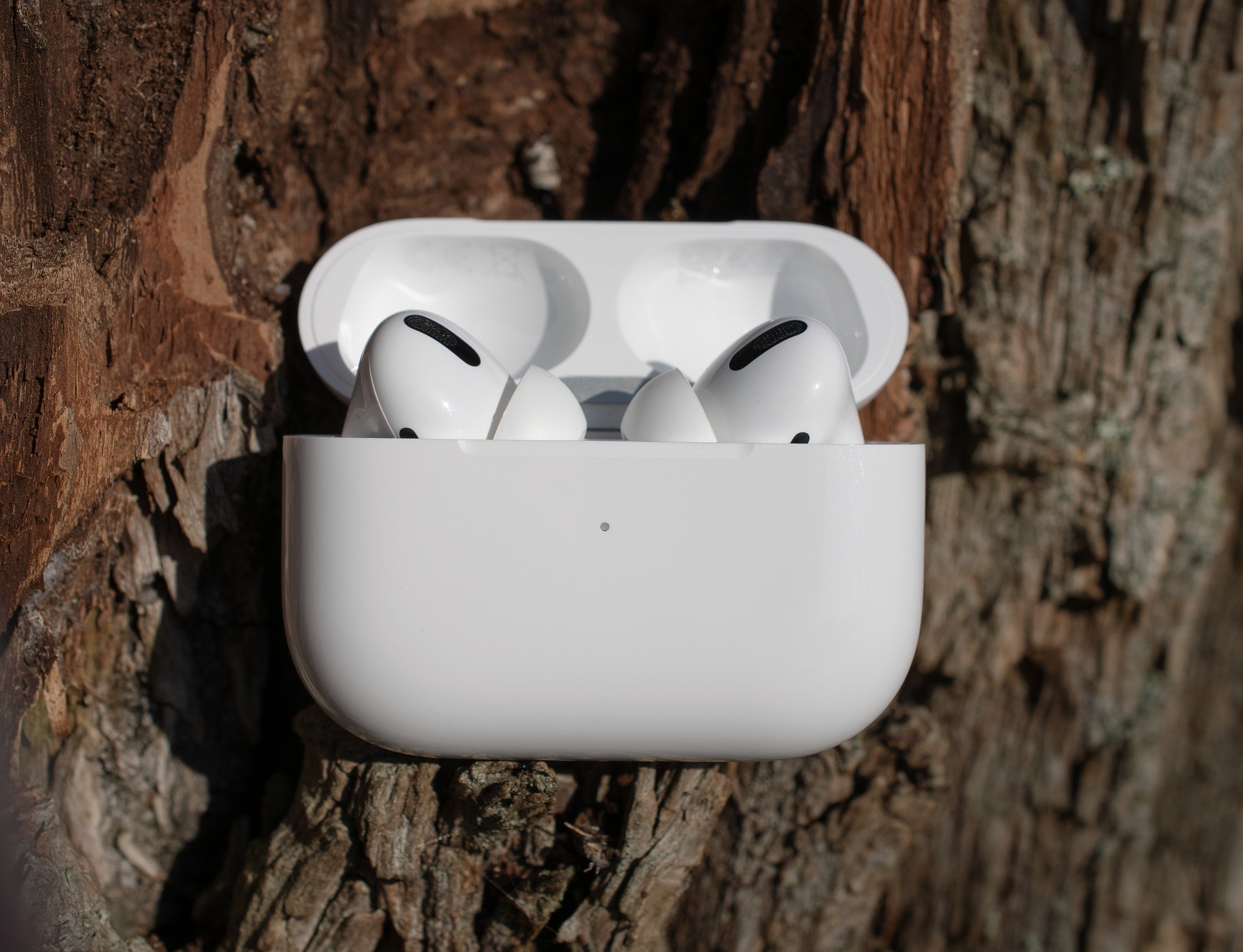 AirPods   Bluetooth  : Apple    