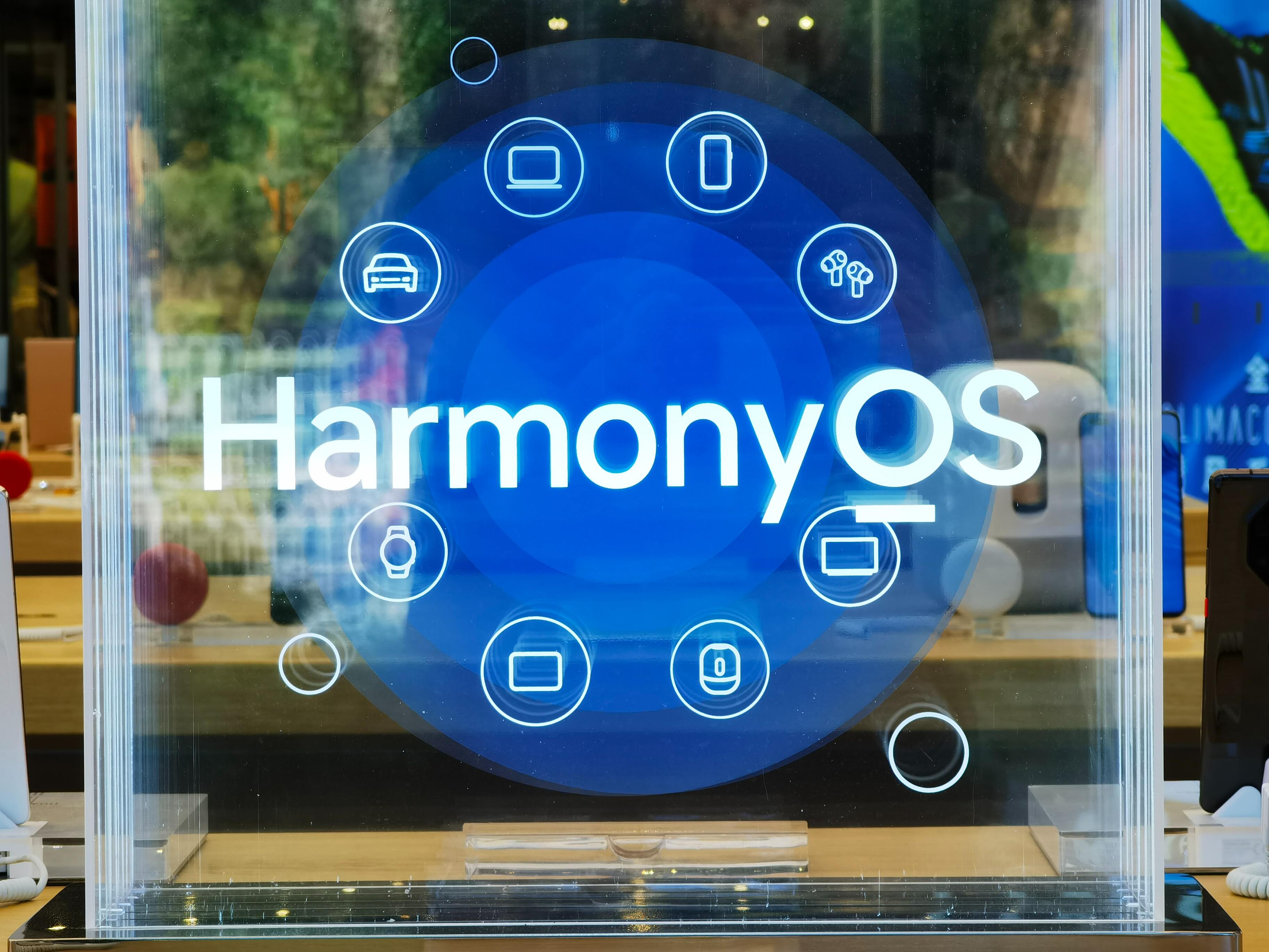    Huawei HarmonyOS ,     Android