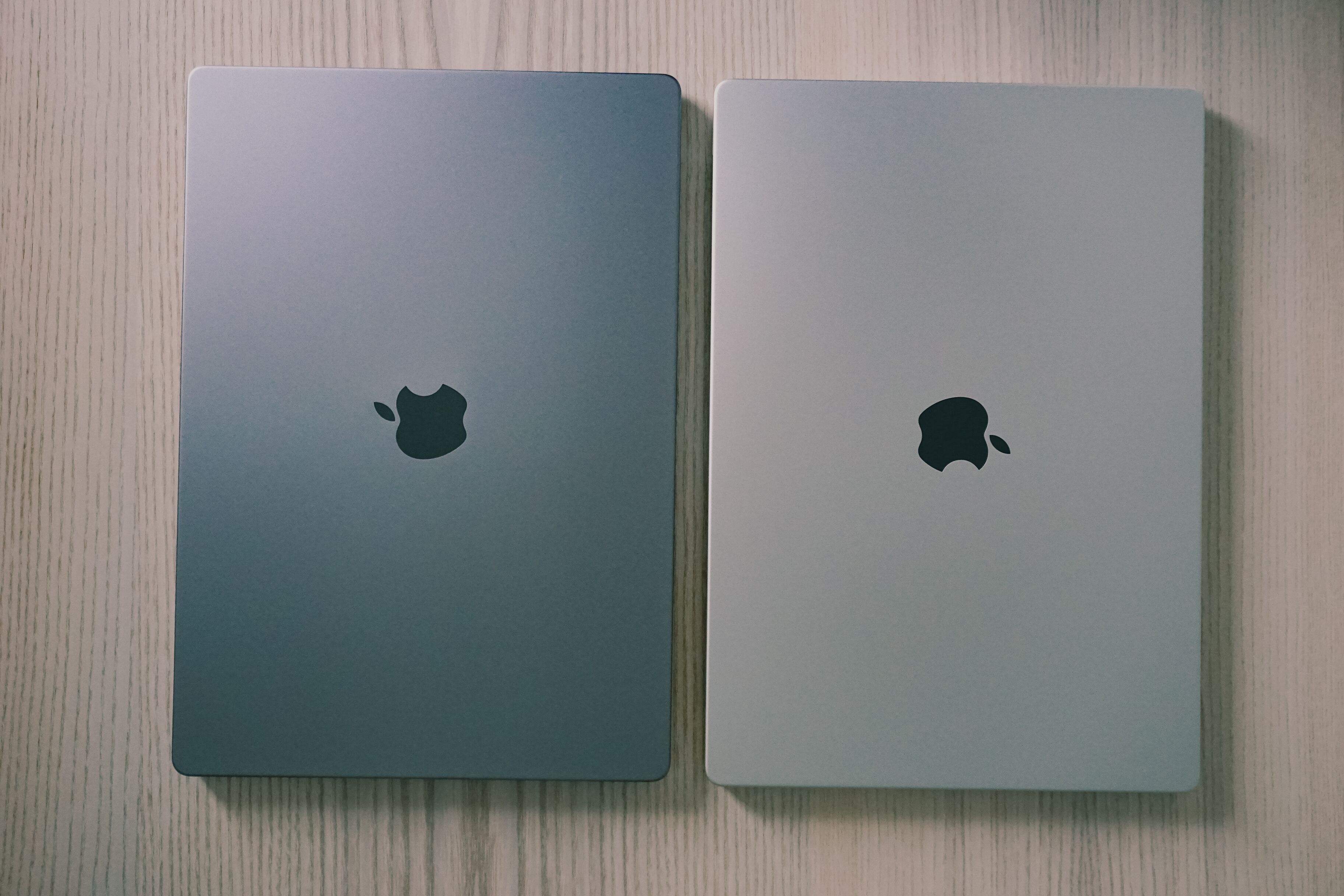 Apple     -      MacBook
