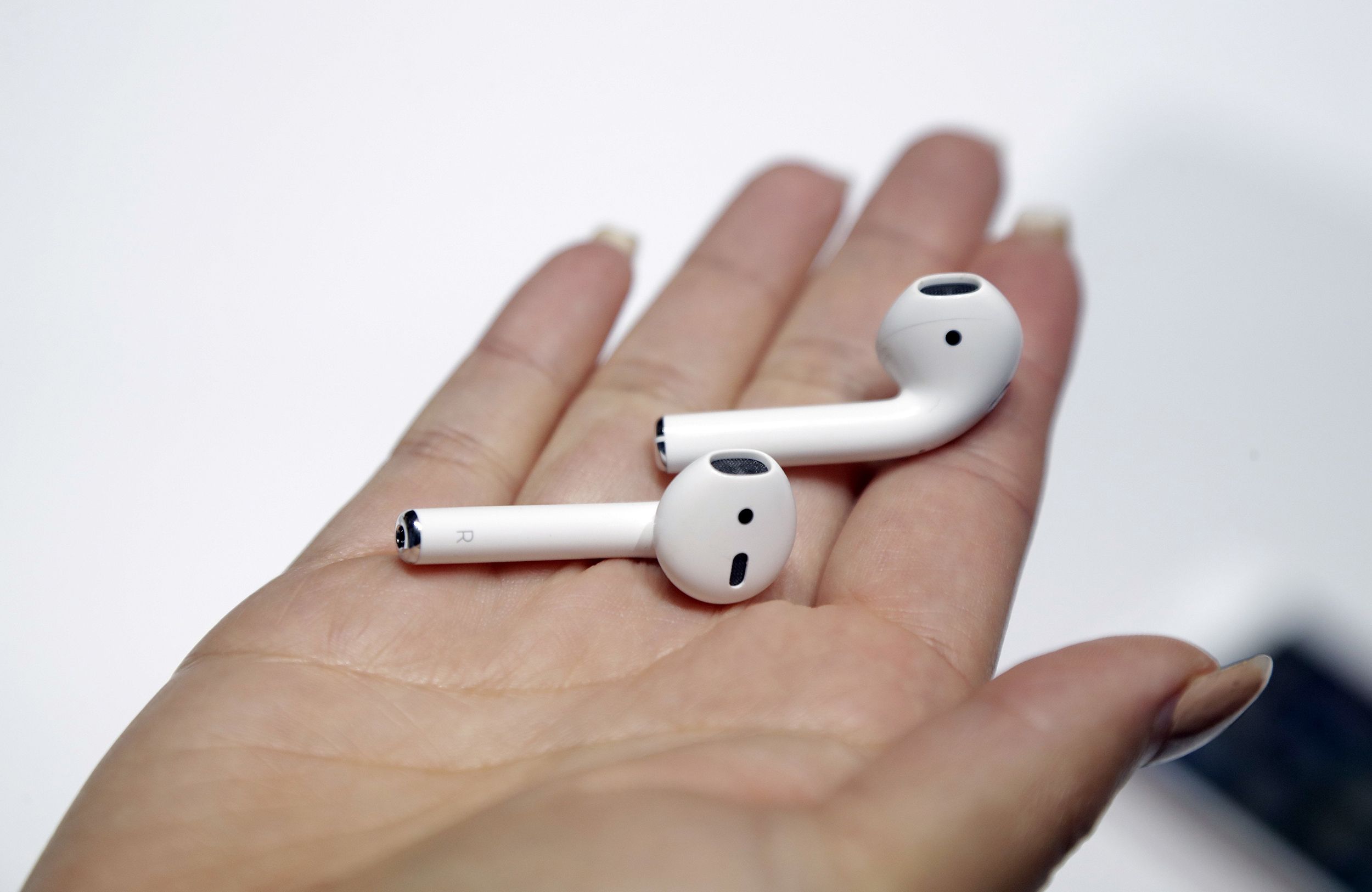     apple airpods  