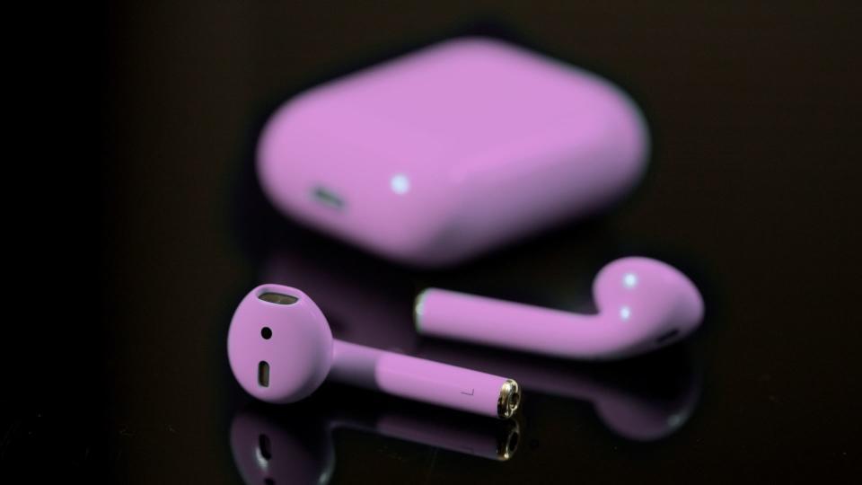  apple     airpods 