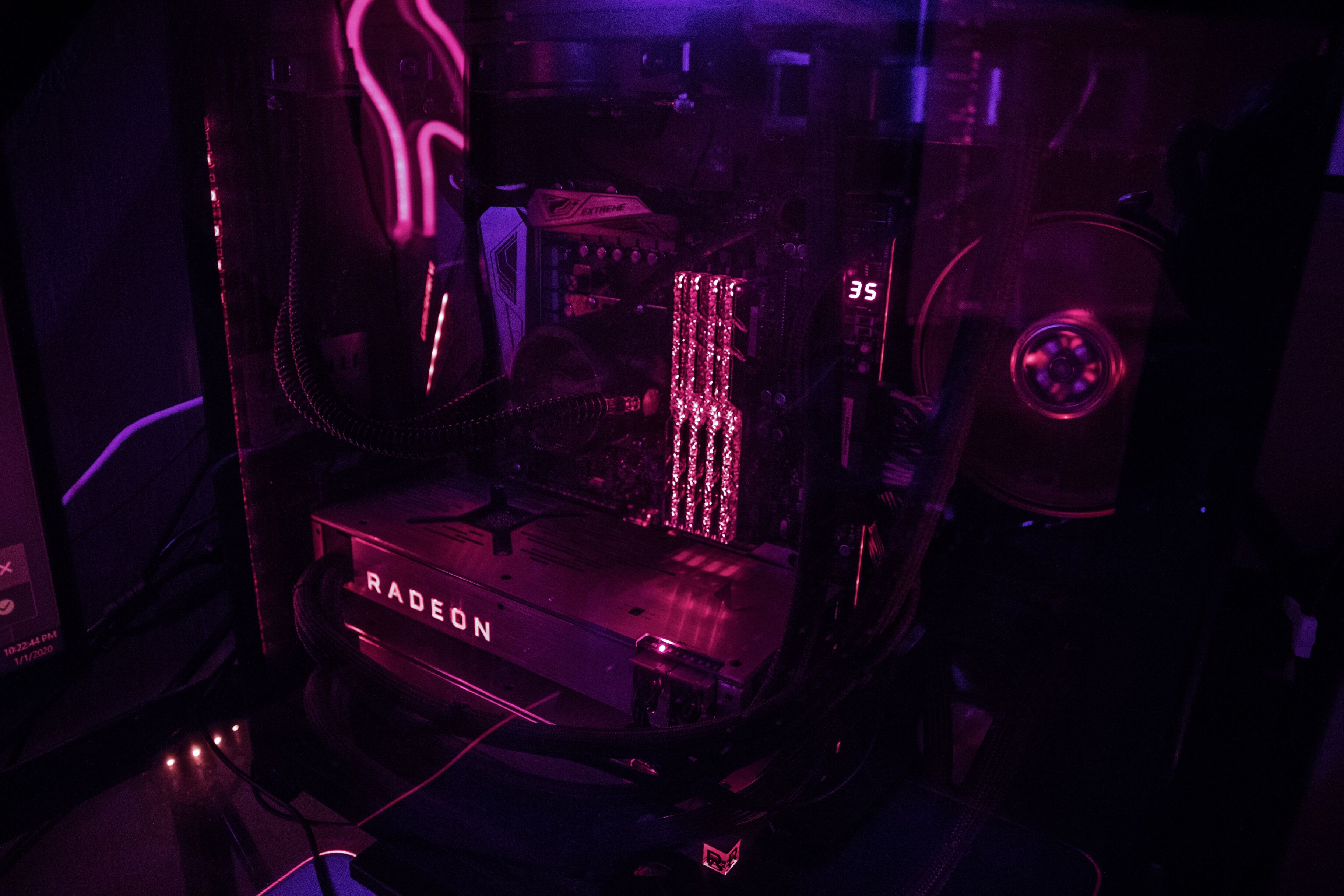  Radeon  :    AMD  