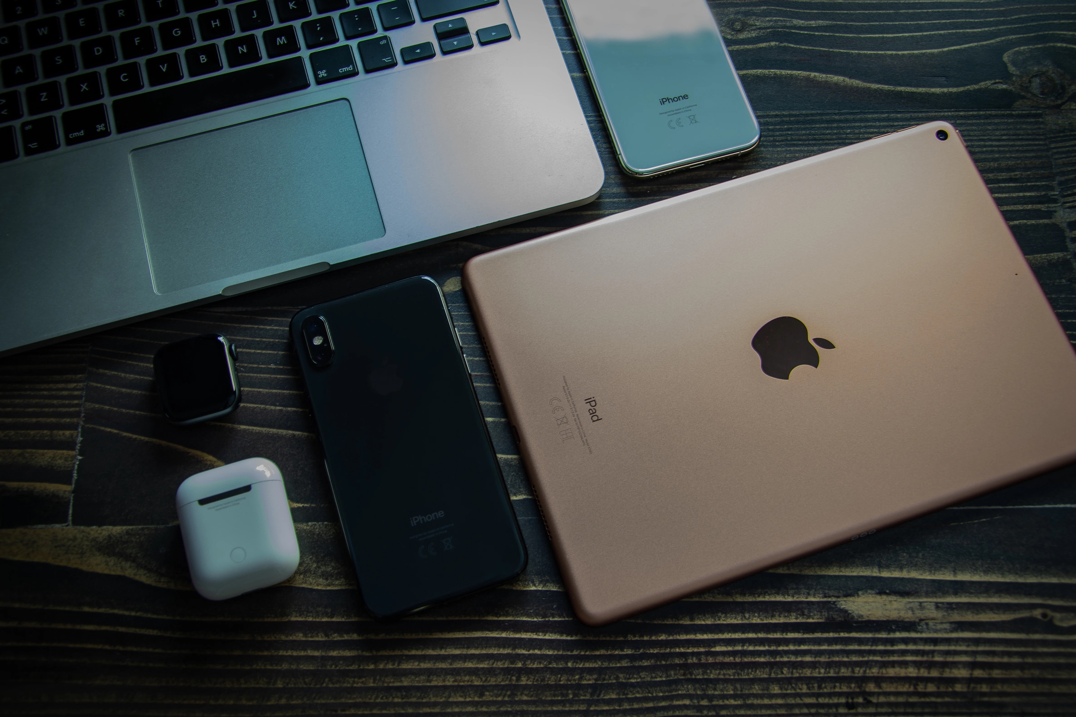  Apple   ,  iPhone, iPad   