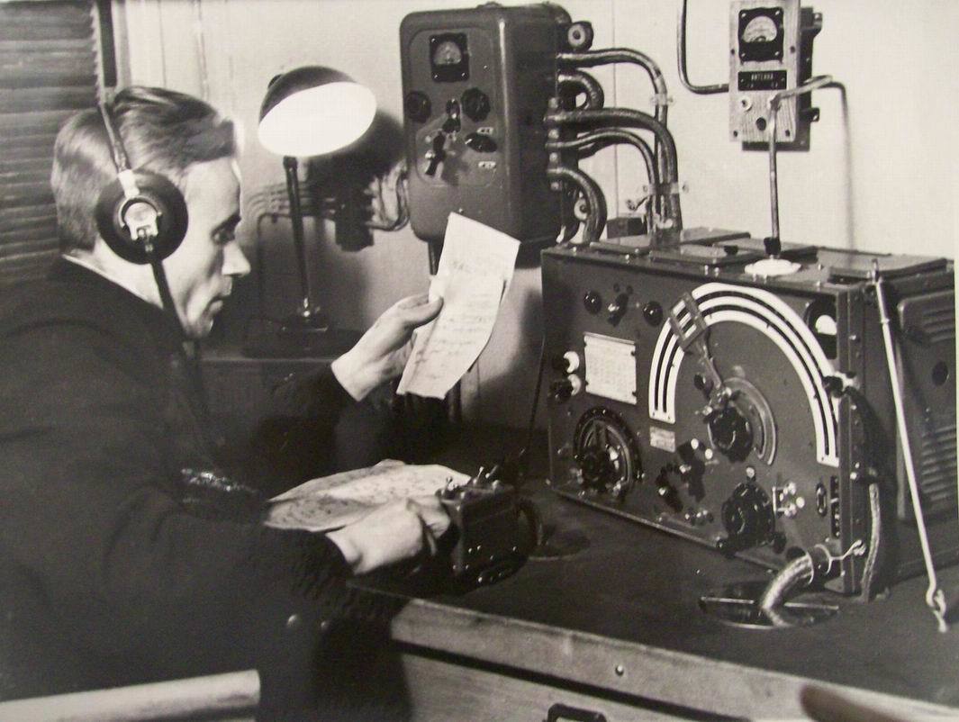Обсуждение радио. Радиостанция Паркс-008. Радисты Азбука Морзе. Паркс 008 радиопередатчик. Первый радиоприемник.