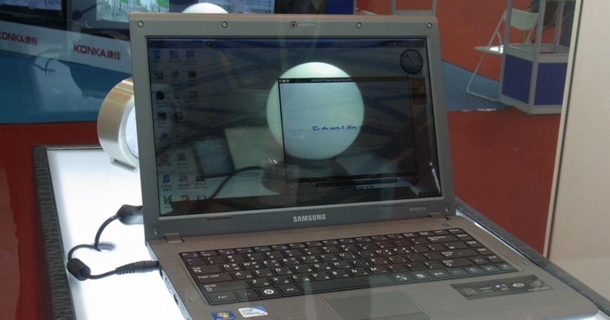 Экран ноутбук samsung. Ноутбук самсунг с экраном 14. Samsung Sens 40 ноутбук. Ноут с прозрачными монитором. Покажи ноутбук.