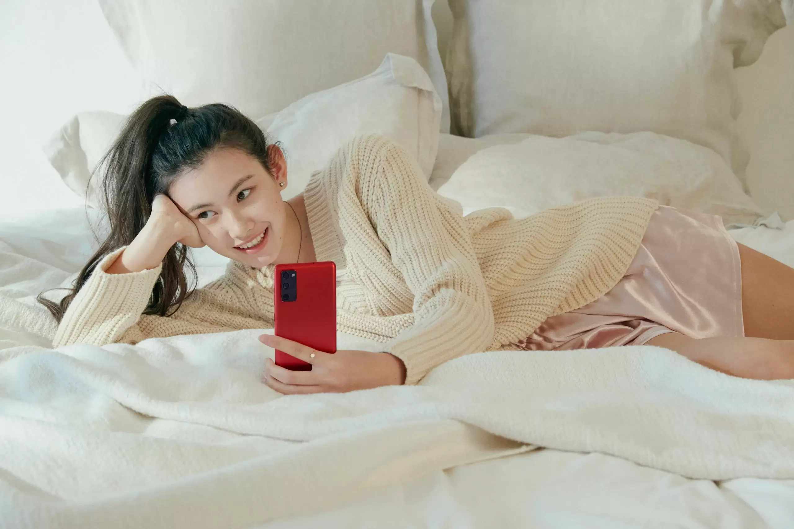 Новый флагманский смартфон Samsung стоит дешевле, чем Xiaomi и Honor. Стоит ли его покупать?