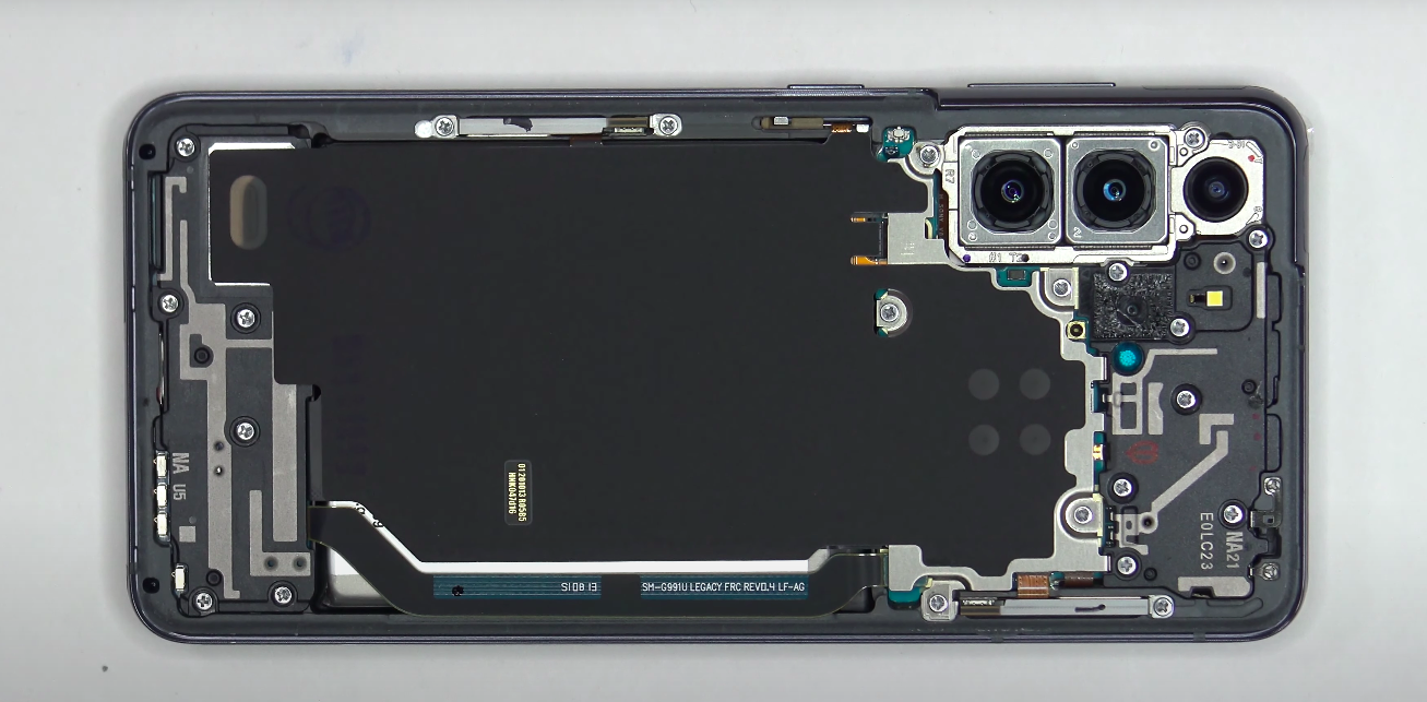 Эксперты высоко оценили ремонтопригодность нового флагманского смартфона Samsung