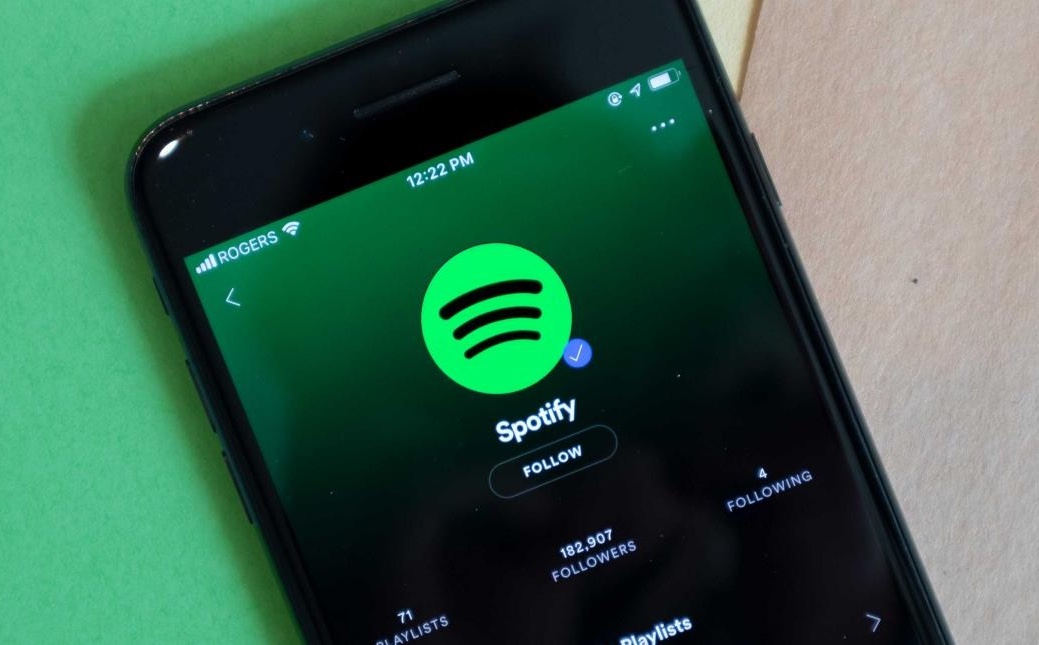 В Spotify появились аудиокниги с комментариями профессора из Гарварда